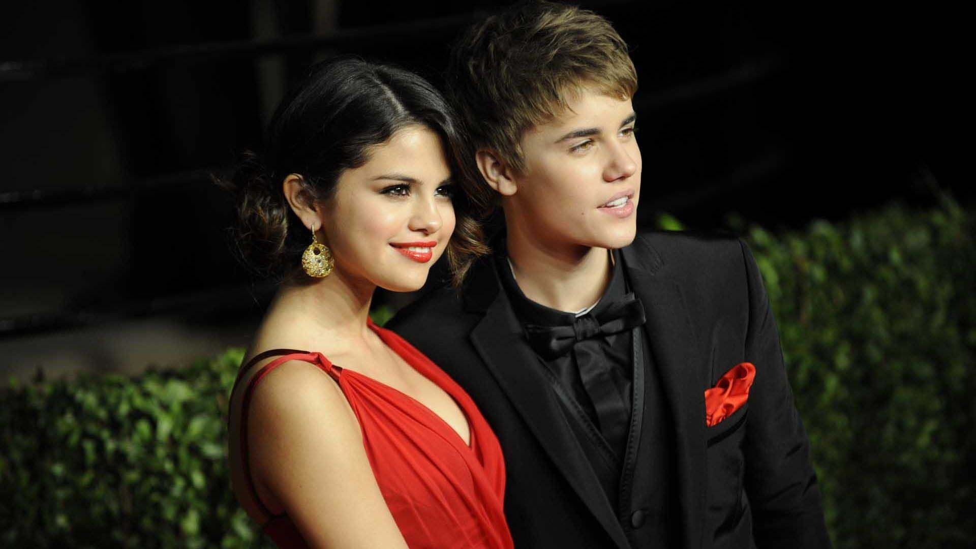Justin Bieber And Selena Gomez Cute Picture Wallpaper - Justin Bieber And Selena Gomez - HD Wallpaper 
