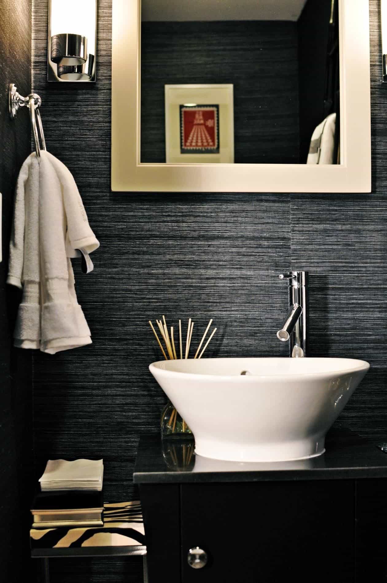 Bathroom With Textured Wallpaper And Vessel Sink - Twxtured Mosern Bathroom Walppaper Cheap - HD Wallpaper 
