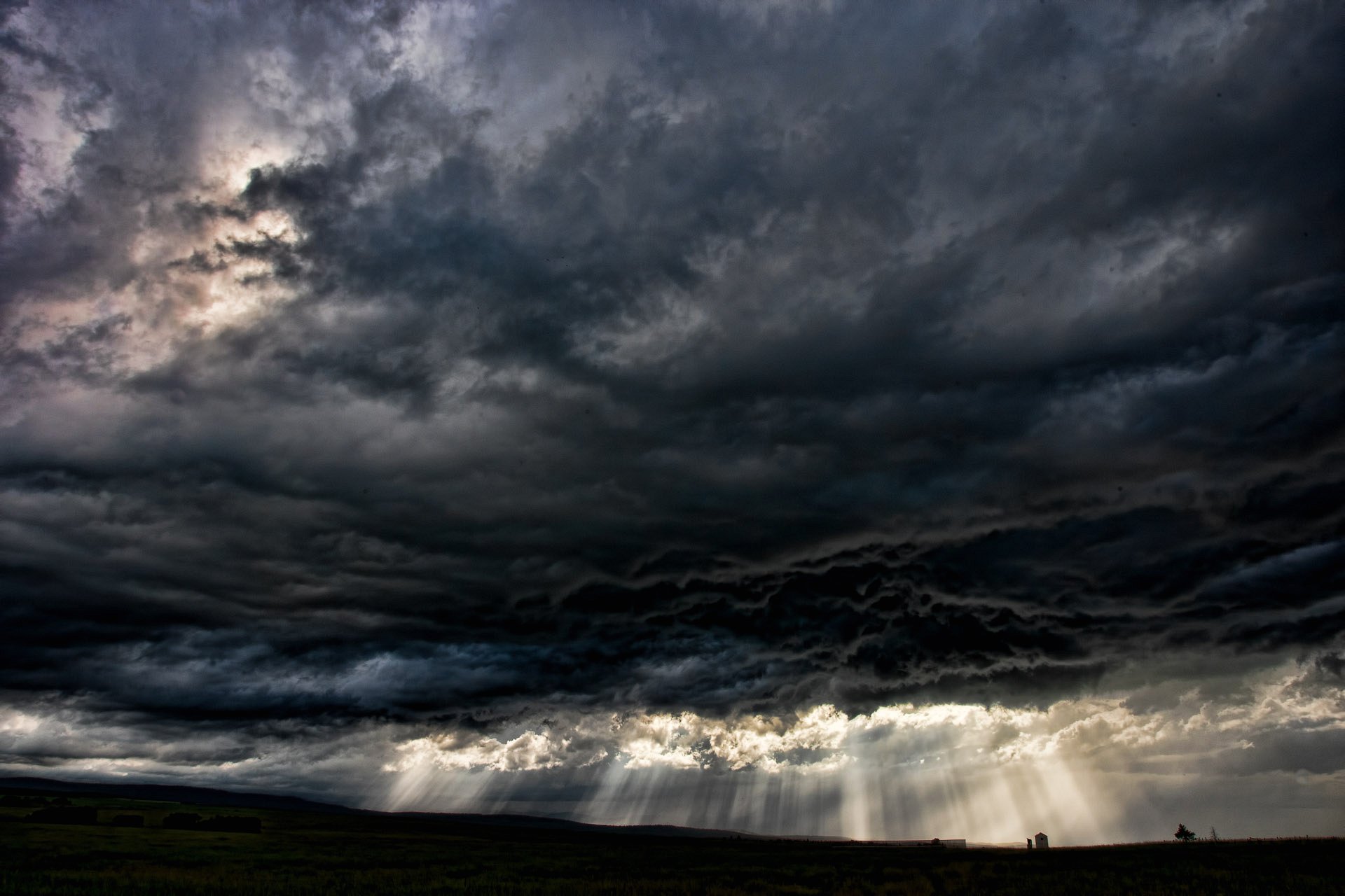 Dark Clouds With Rain - HD Wallpaper 