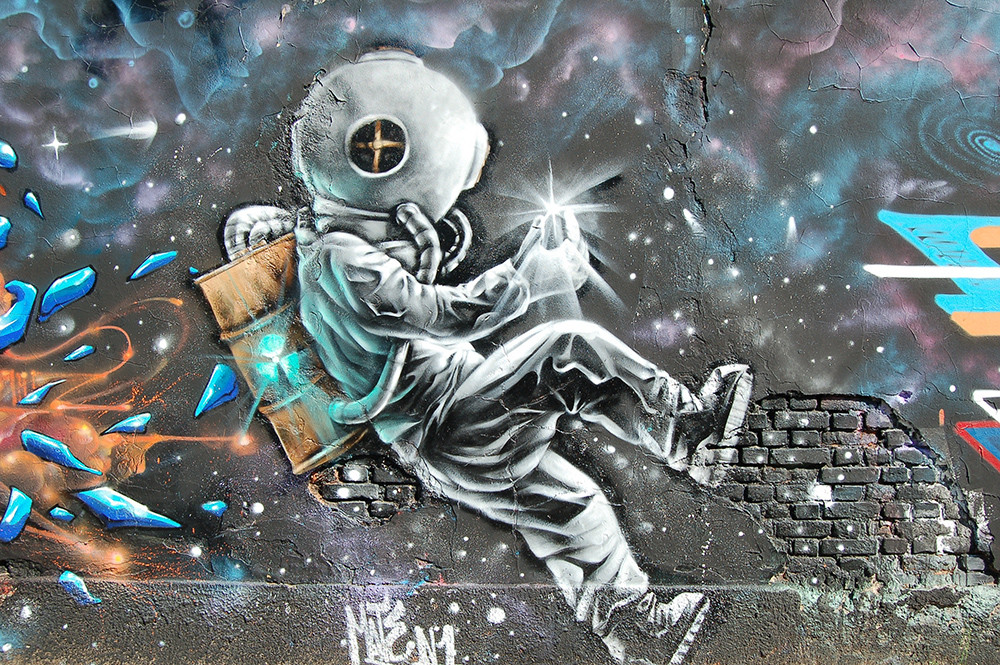 Graffiti Astronaut - HD Wallpaper 