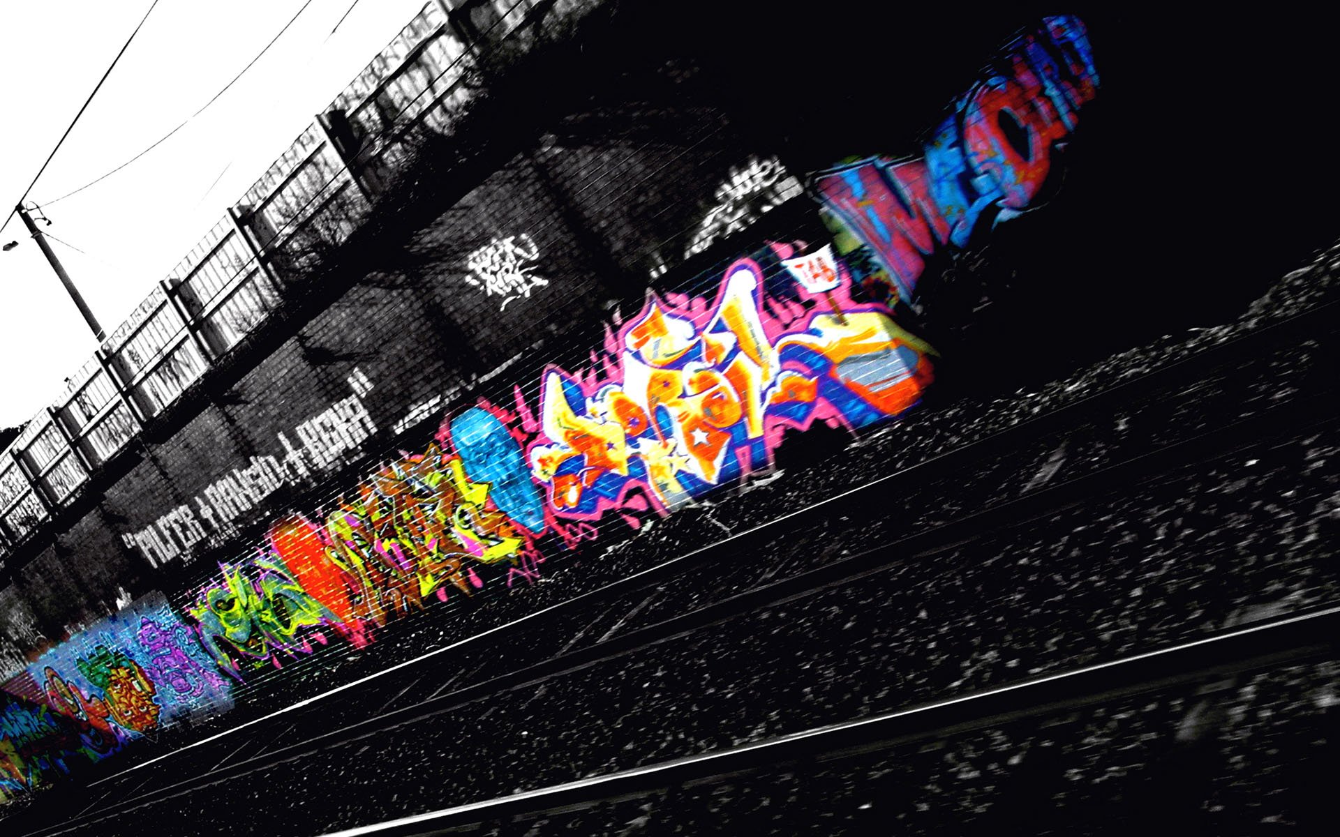 Graffiti On Train Tracks - HD Wallpaper 