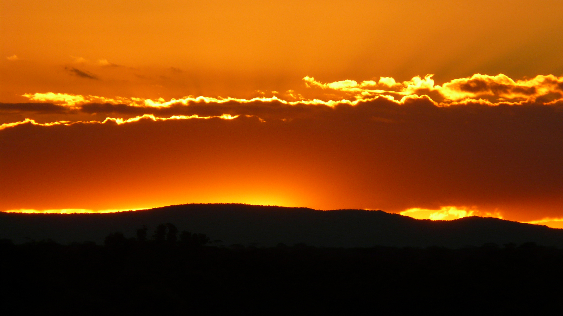 Orange Wallpaper - Sunset Background With Hills - HD Wallpaper 
