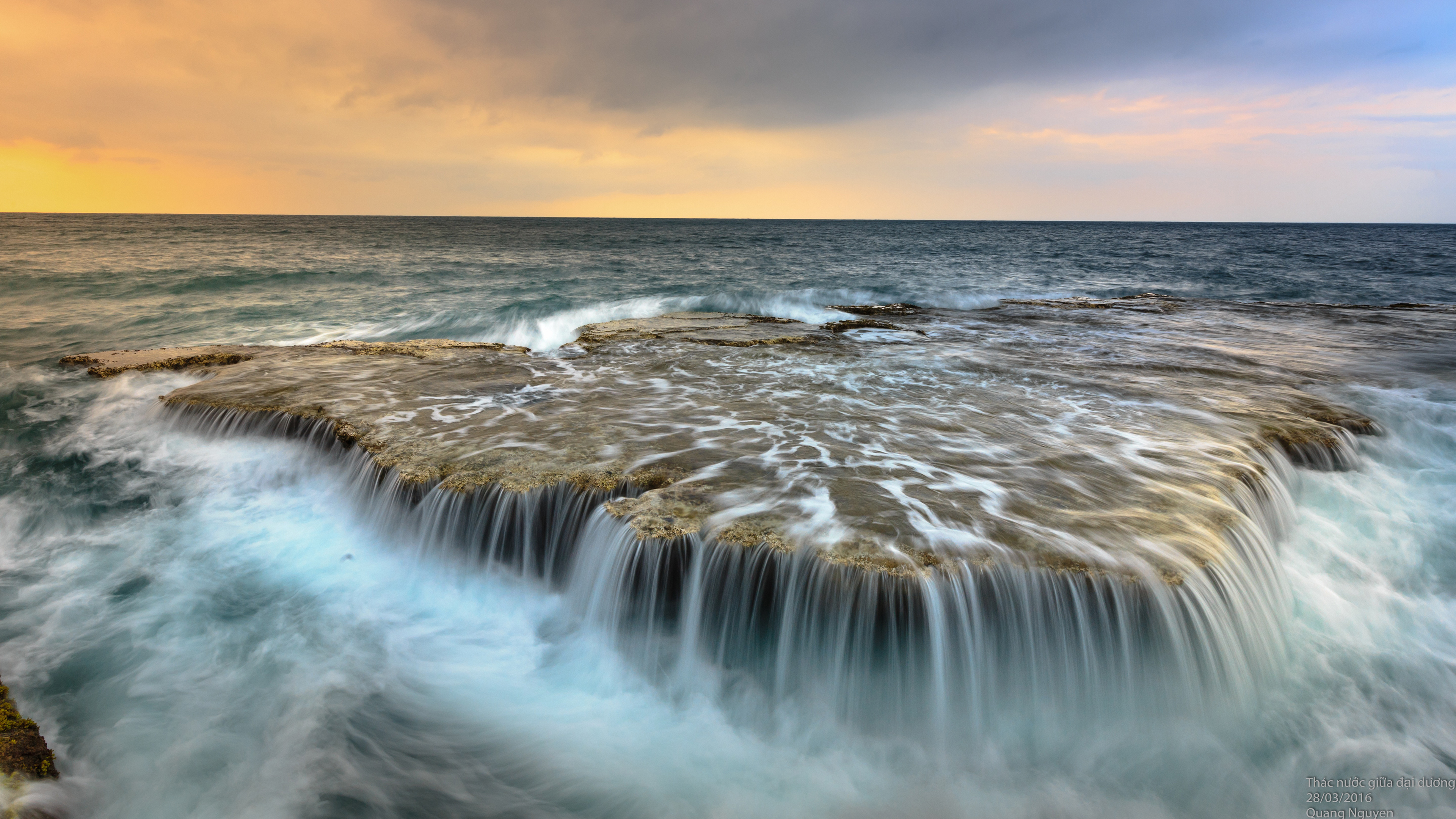 Ocean Waterfall - HD Wallpaper 