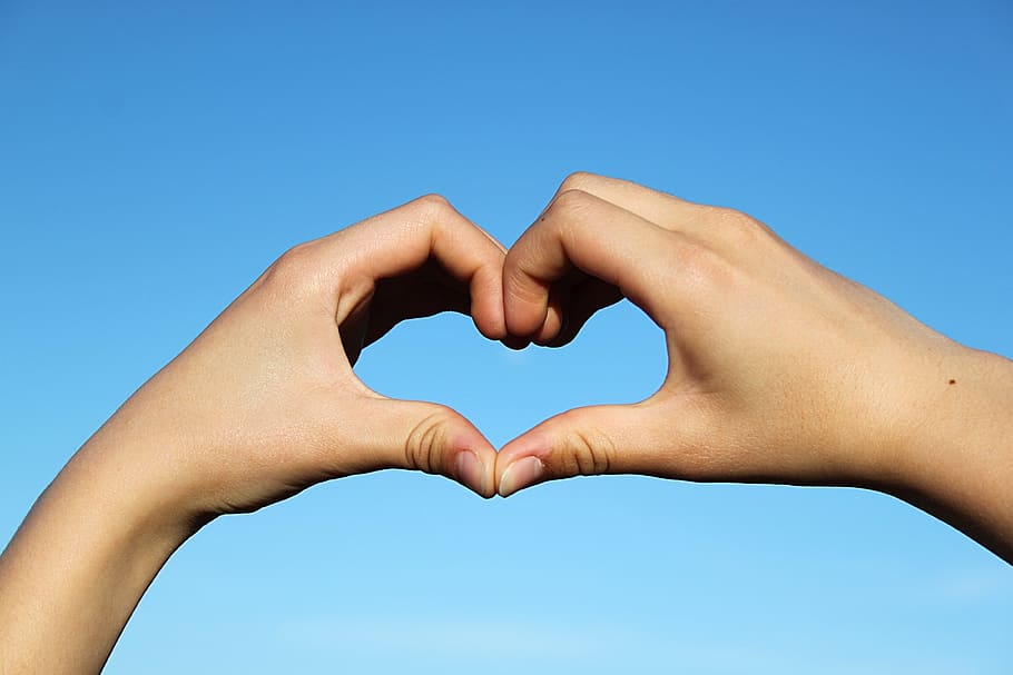 Person Doing Hart Hand Sign, Heart, Hands, Love, Romance, - Heart Shape Hands Background - HD Wallpaper 