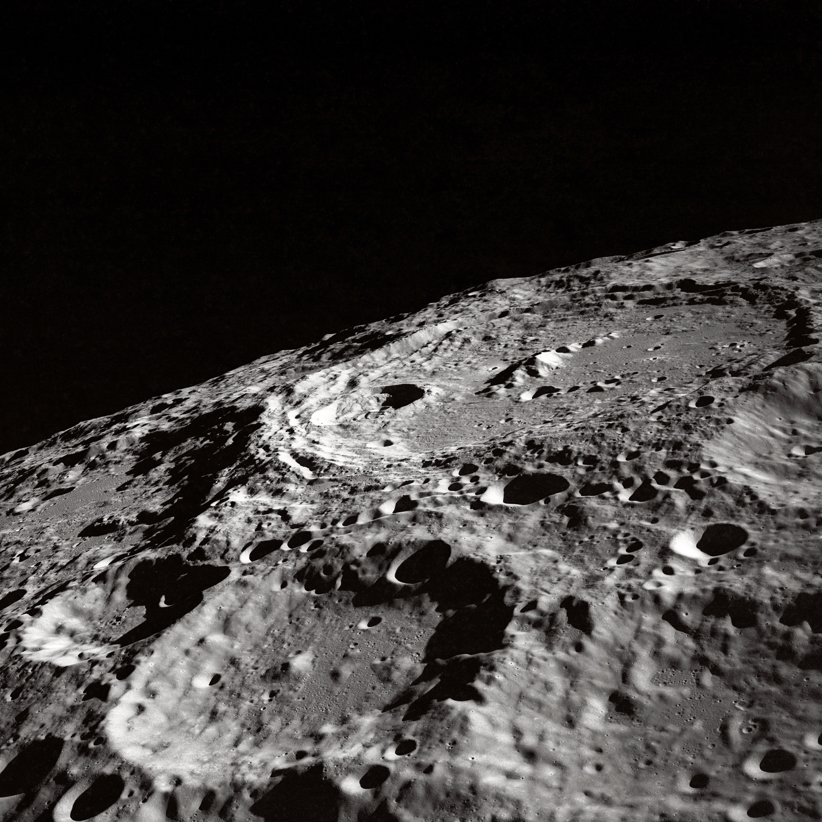 The Moon S Surface - Moon Surface Black And White - HD Wallpaper 