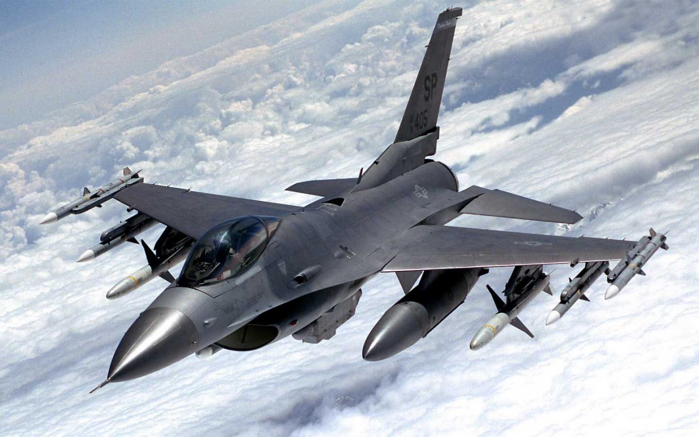 F 16 - HD Wallpaper 