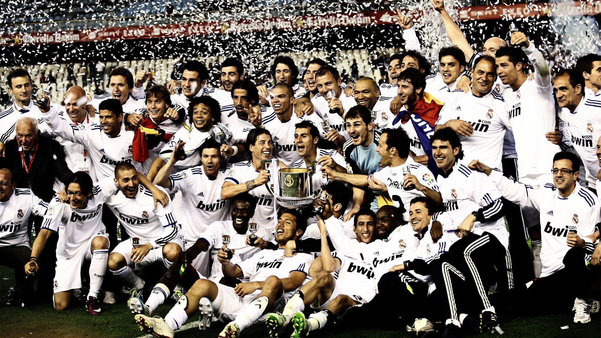 Real Madrid Wallpaper Backgrounds - Real Madrid Team Wallpaper Hd - HD Wallpaper 