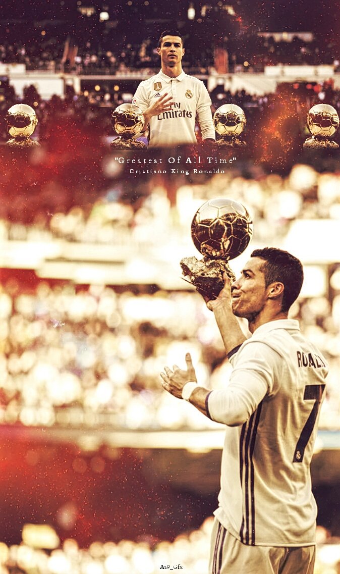 Cristiano Ronaldo Showing Ballon Dor - HD Wallpaper 