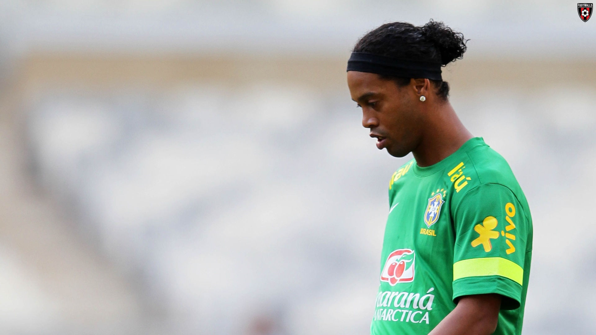 Ronaldinho Wallpaper - Wallpaper - HD Wallpaper 