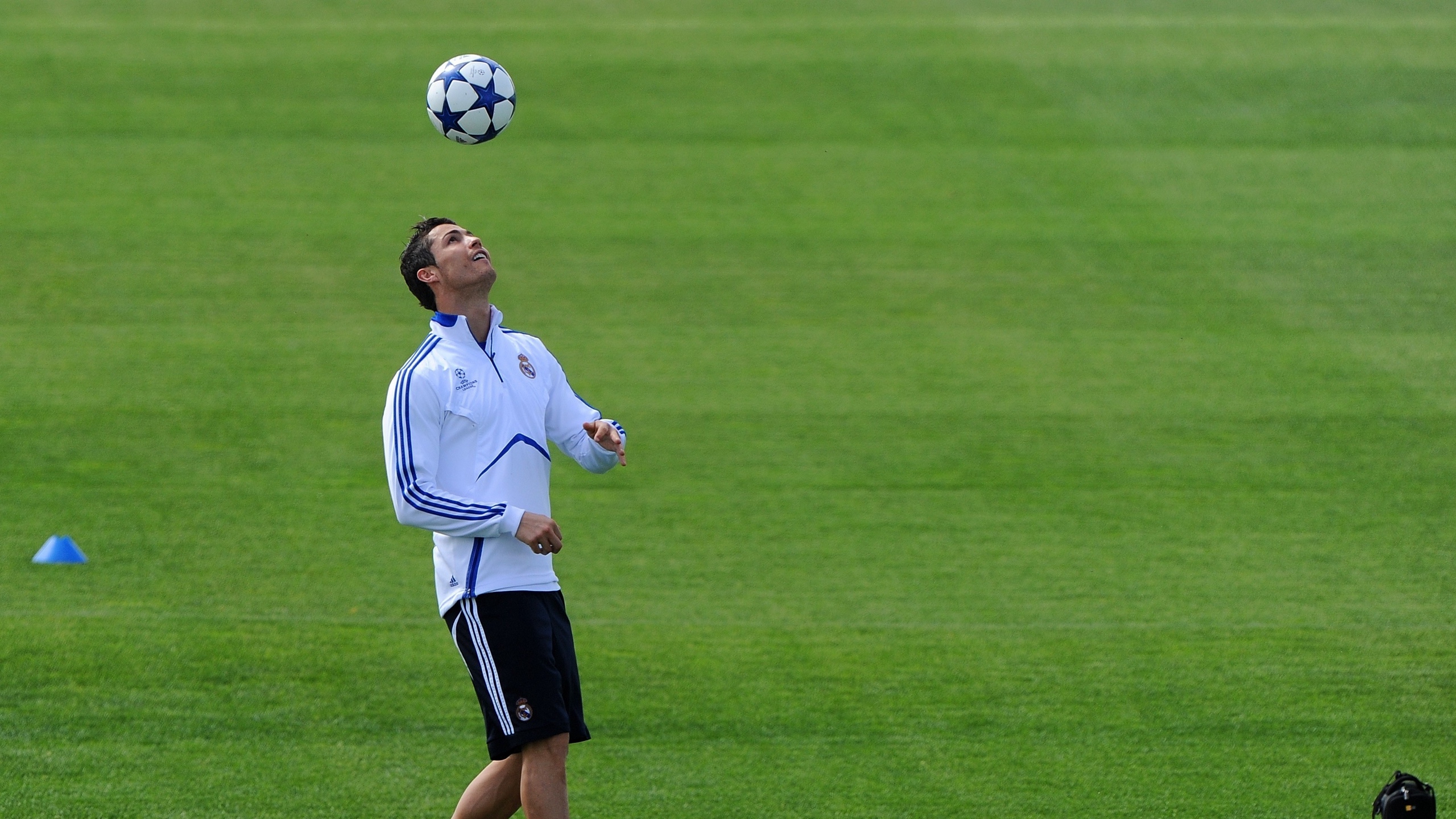 Wallpaper Real Madrid, Ronaldo, Soccer - Ronaldo Images In Laptop - HD Wallpaper 