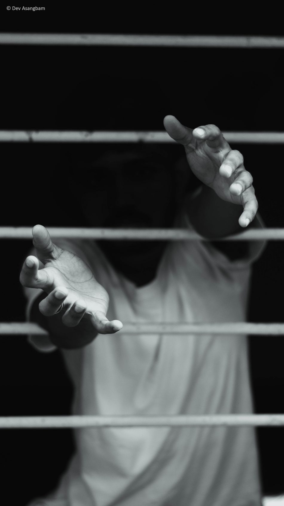 Man Hands Dark Deep Thought Photography 4k Ultra Hd - Aesthetic Prison Man - HD Wallpaper 