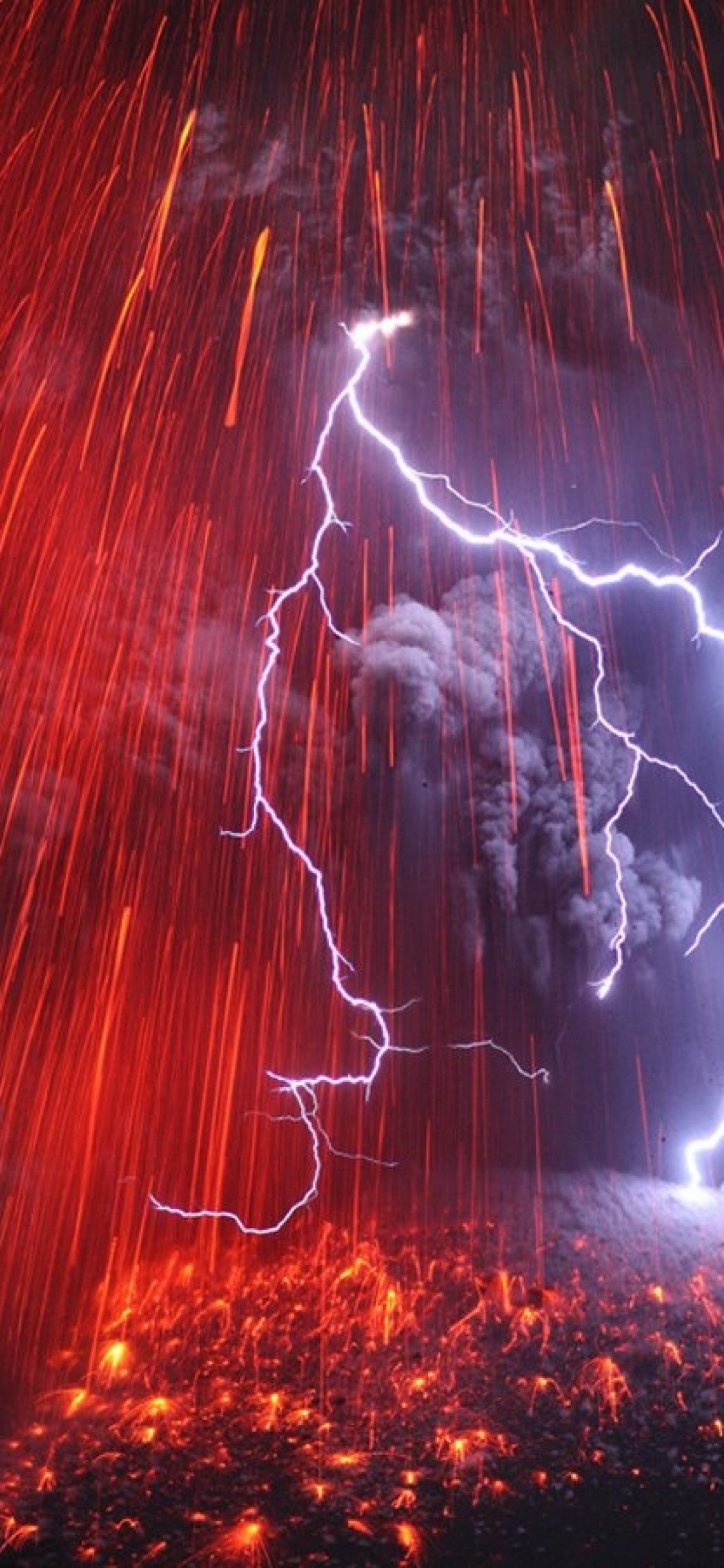 Volcano, Lightning - Volcano Lightning Wallpaper Hd Iphone - HD Wallpaper 