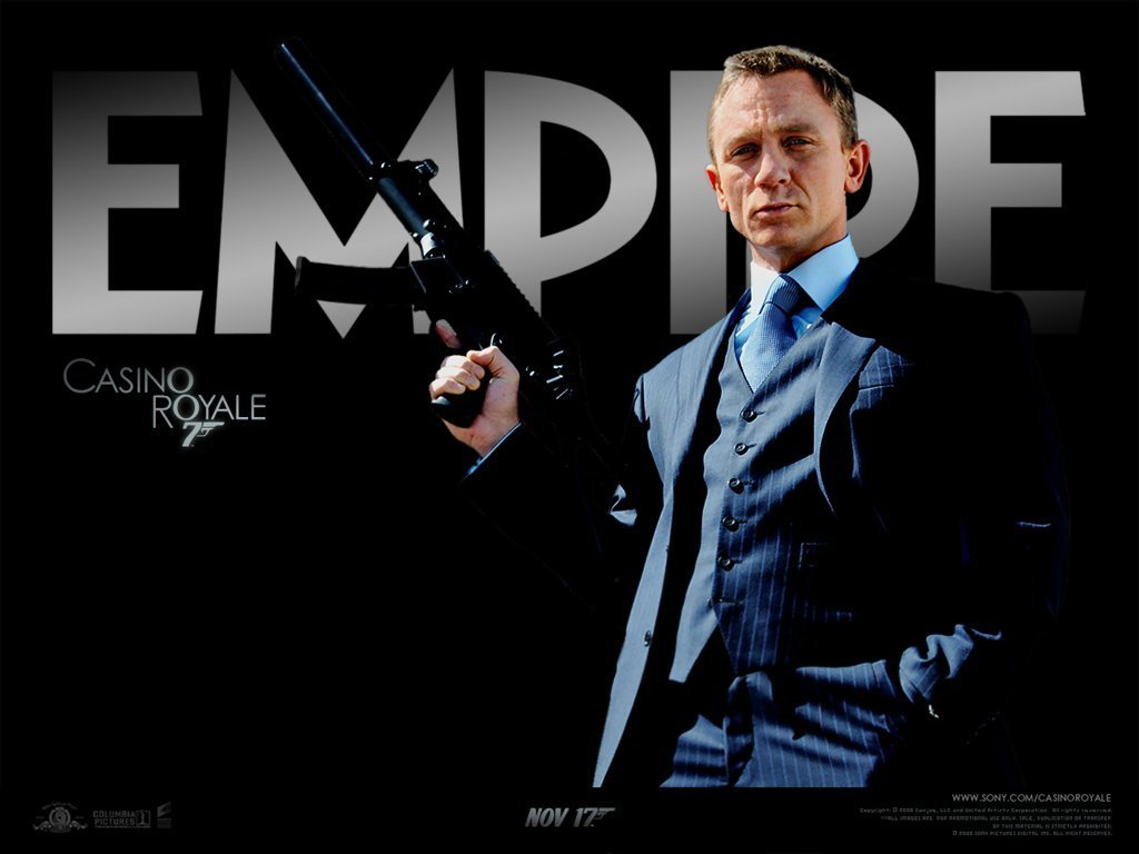 Casino Royale - James Bond Blue Suit Casino Royale - HD Wallpaper 