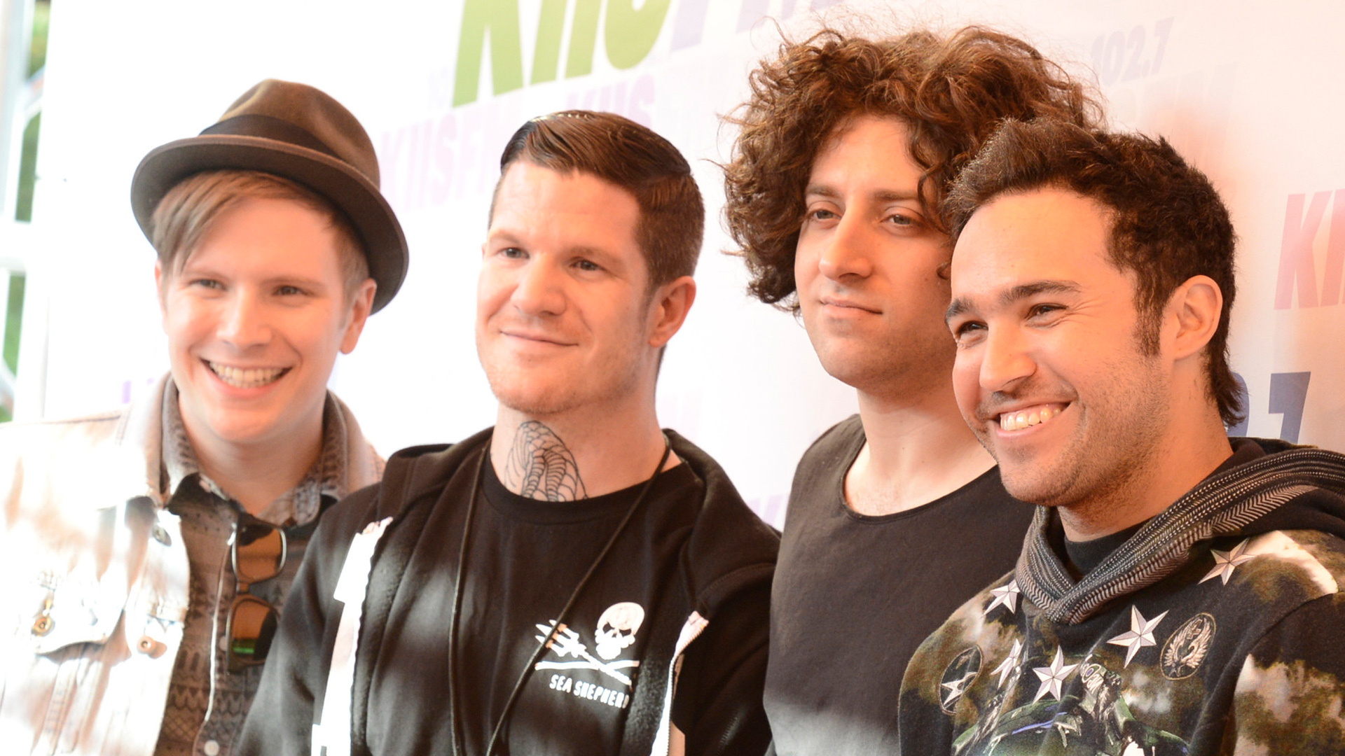Wallpapers Fall Out Boy Music - Fall Out Boy 2048 By 1152 - HD Wallpaper 
