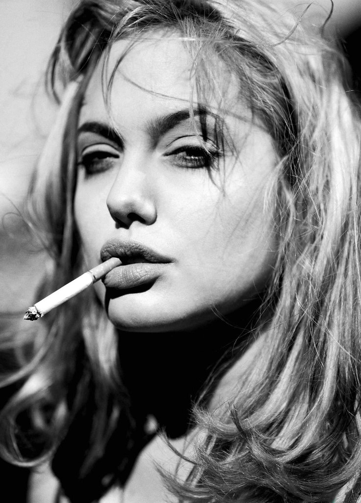Angelina Jolie Smoking - HD Wallpaper 