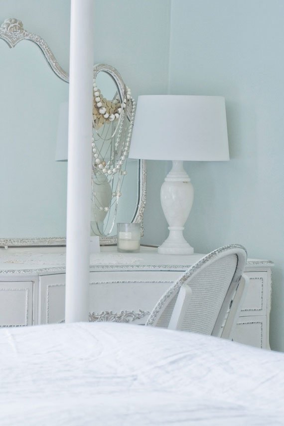 Pale Powder Paint Color - HD Wallpaper 