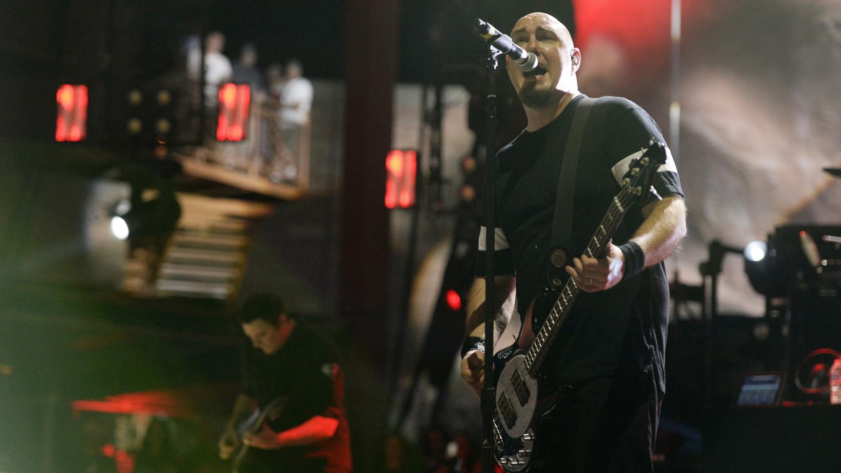 Breaking Benjamin Perform In - Rock Concert - HD Wallpaper 