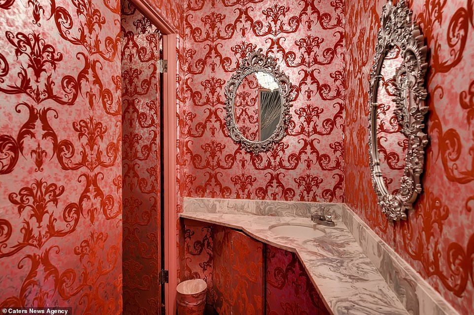 Pink Velvet Wallpaper Is Another Retro Touch In One - Wall - HD Wallpaper 