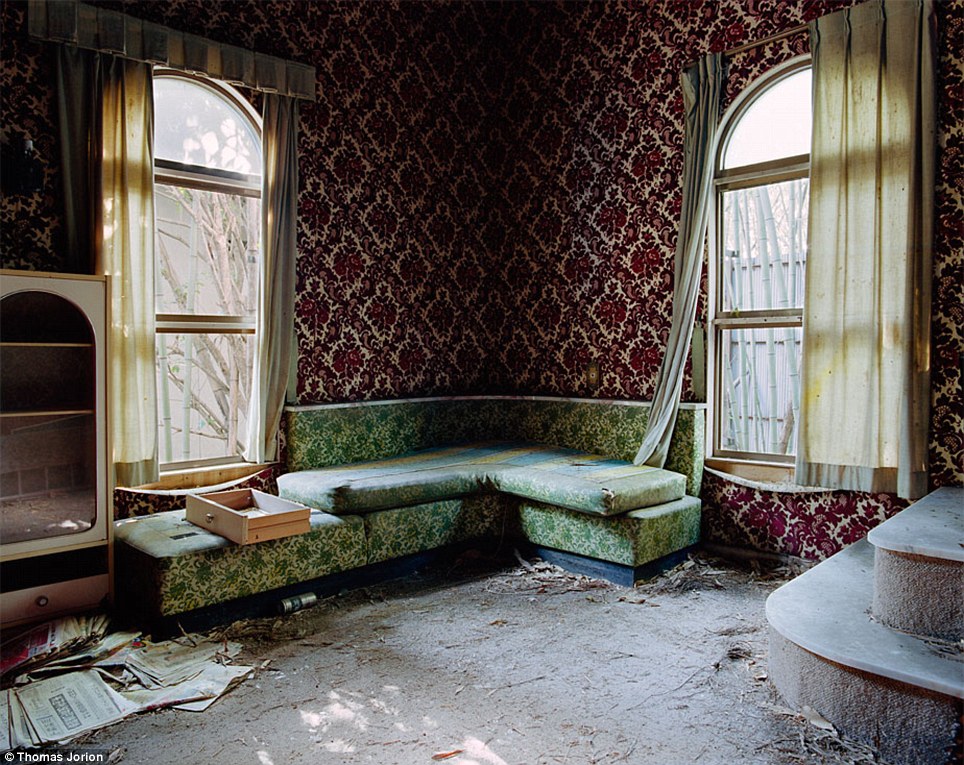 A Love Hotel S Colourful Wallpaper And Corner Seat - Abandoned Japanese Hotels - HD Wallpaper 