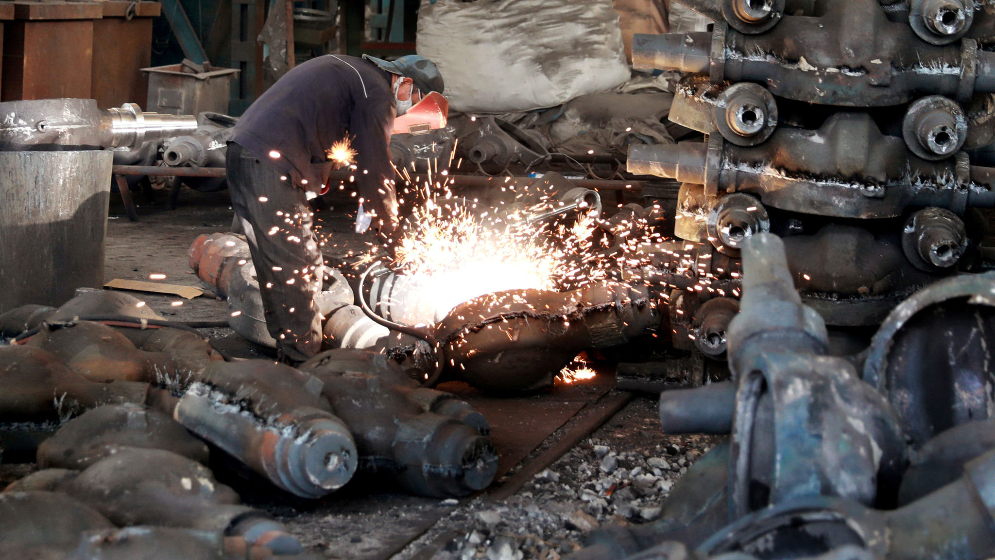 China's Factory Activity Shrinks For Fourth Month - HD Wallpaper 