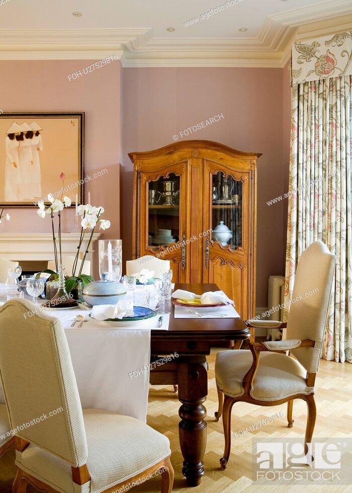 Lilac Pink Silk Wallpaper In Dining Room With Cream - Dining Room - HD Wallpaper 