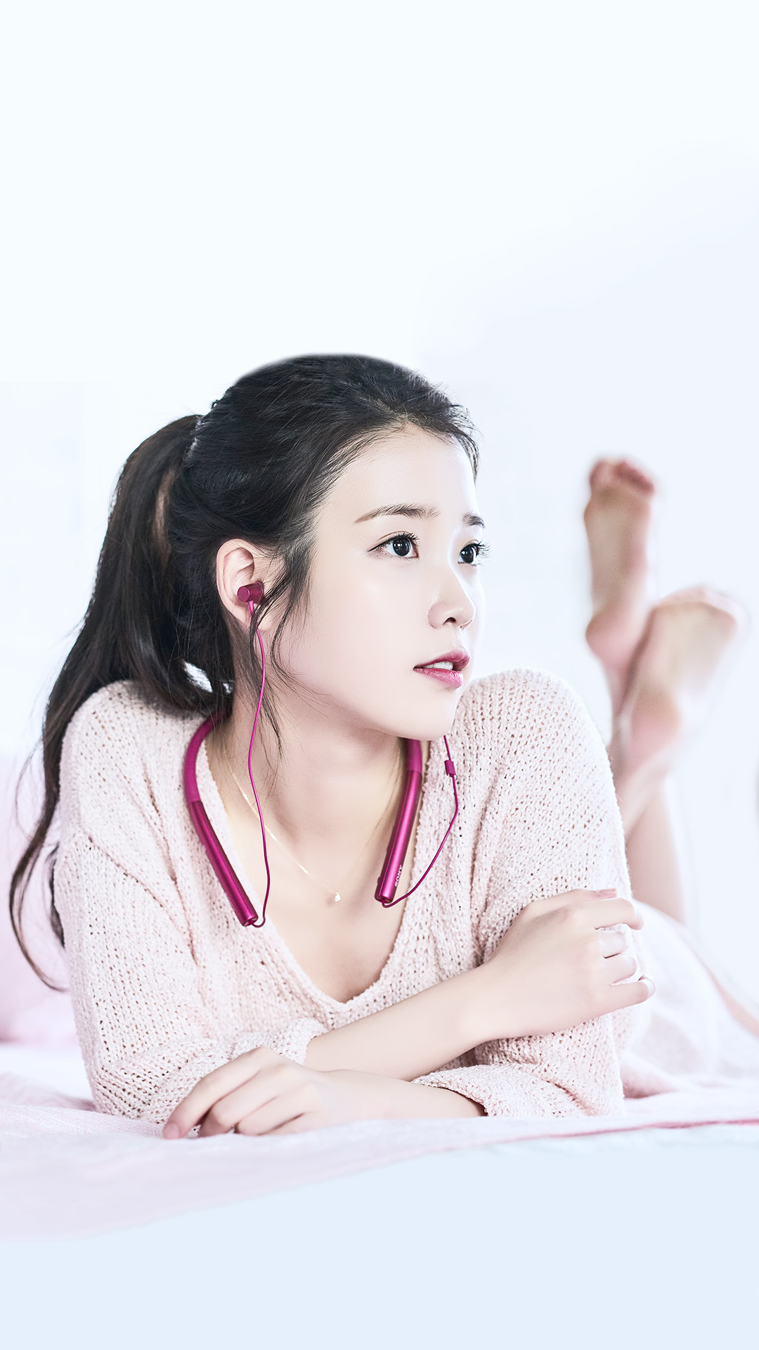 Iu Sony Mobile Wallpapers By Iumushimushi - Chinese Celebrity Feet In The Pose - HD Wallpaper 