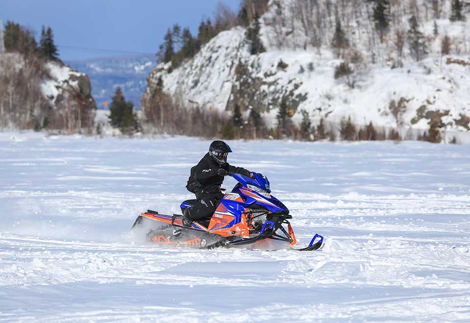 Amazing Snowmobile Pictures & Backgrounds - Snowmobile Canada - HD Wallpaper 