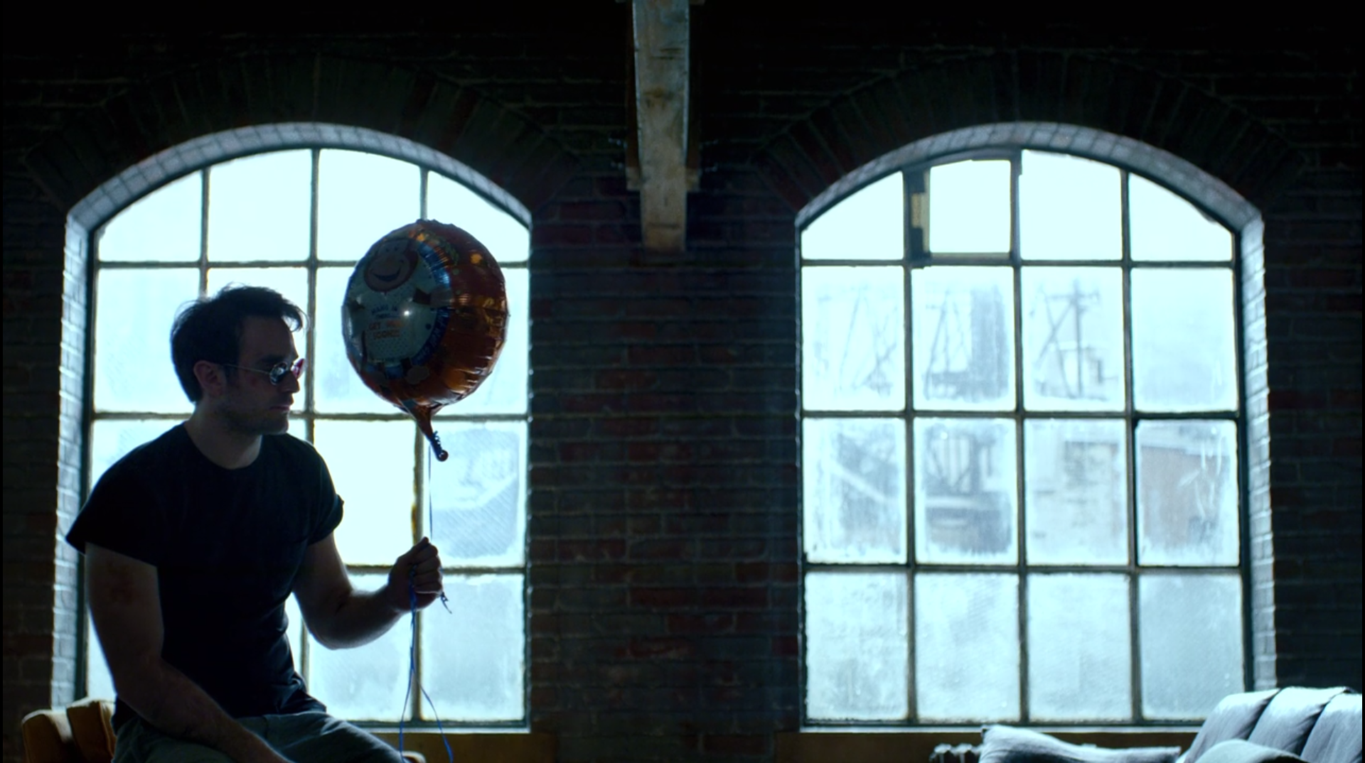 Matt Murdock With Balloon - HD Wallpaper 