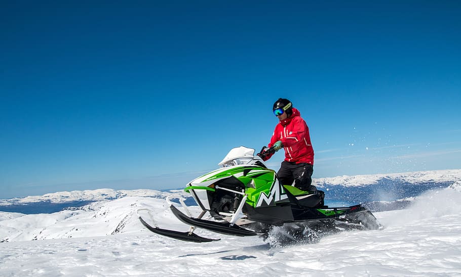 Man Riding Snowmobile, Jump, Extreme, One Person, Only - Snowmobile Free - HD Wallpaper 