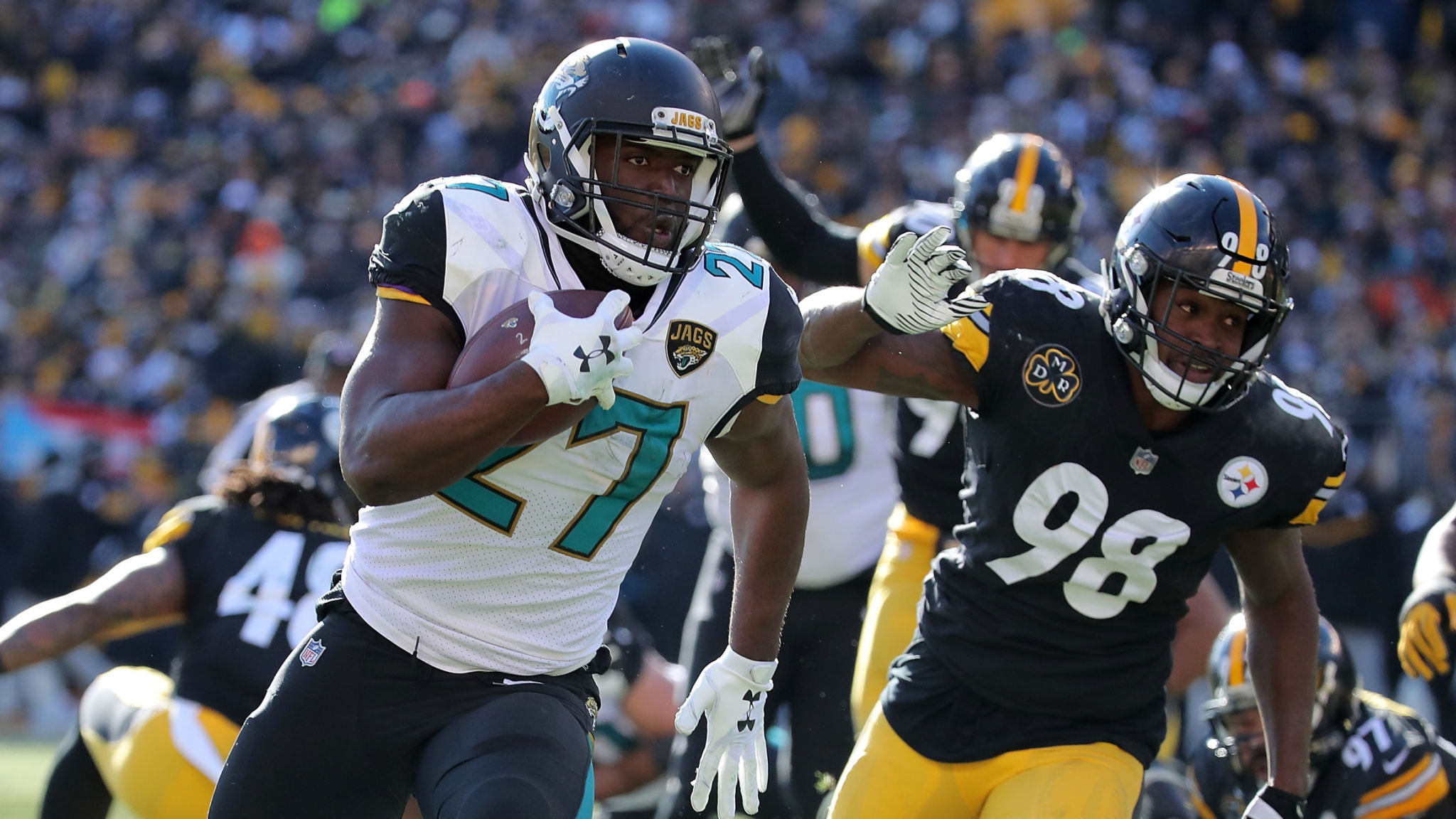 Leonard Fournette Rushes For A Touchdown Against Pittsburgh - Steelers Jaguars Playoff - HD Wallpaper 