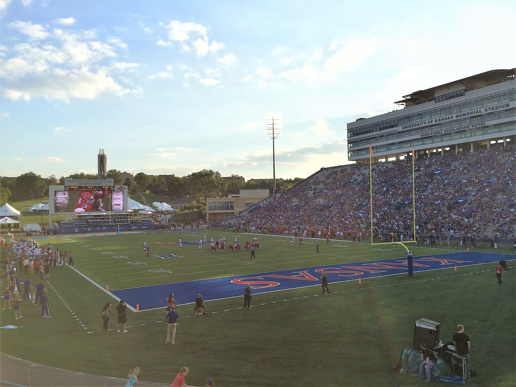 Deering Maine Memorial Stadium - HD Wallpaper 