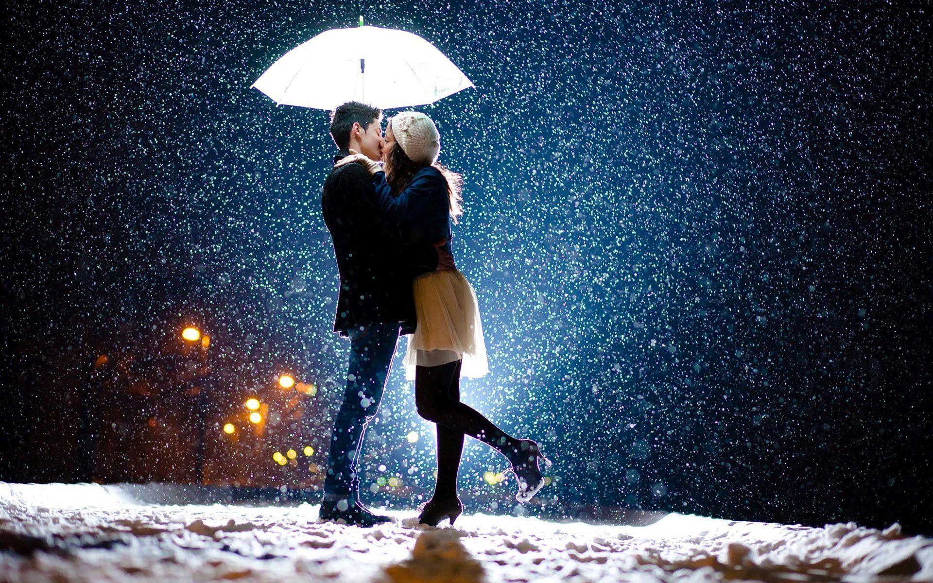 Kissing In The Snowfall - Romantic Love Couple In Rain Quotes - HD Wallpaper 