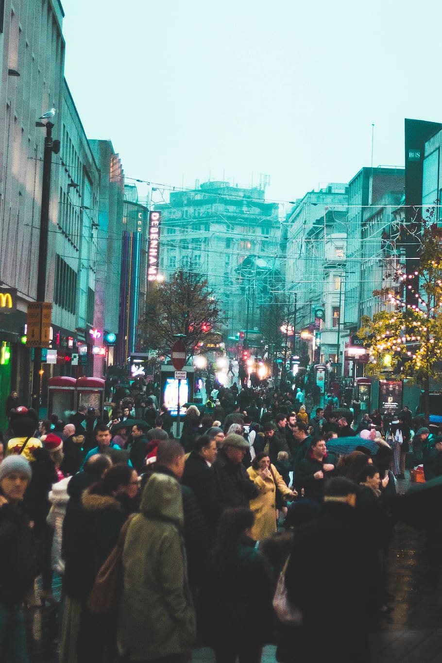 Liverpool, United Kingdom, Mcdonalds, Bus, Raining, - Urban Area - HD Wallpaper 