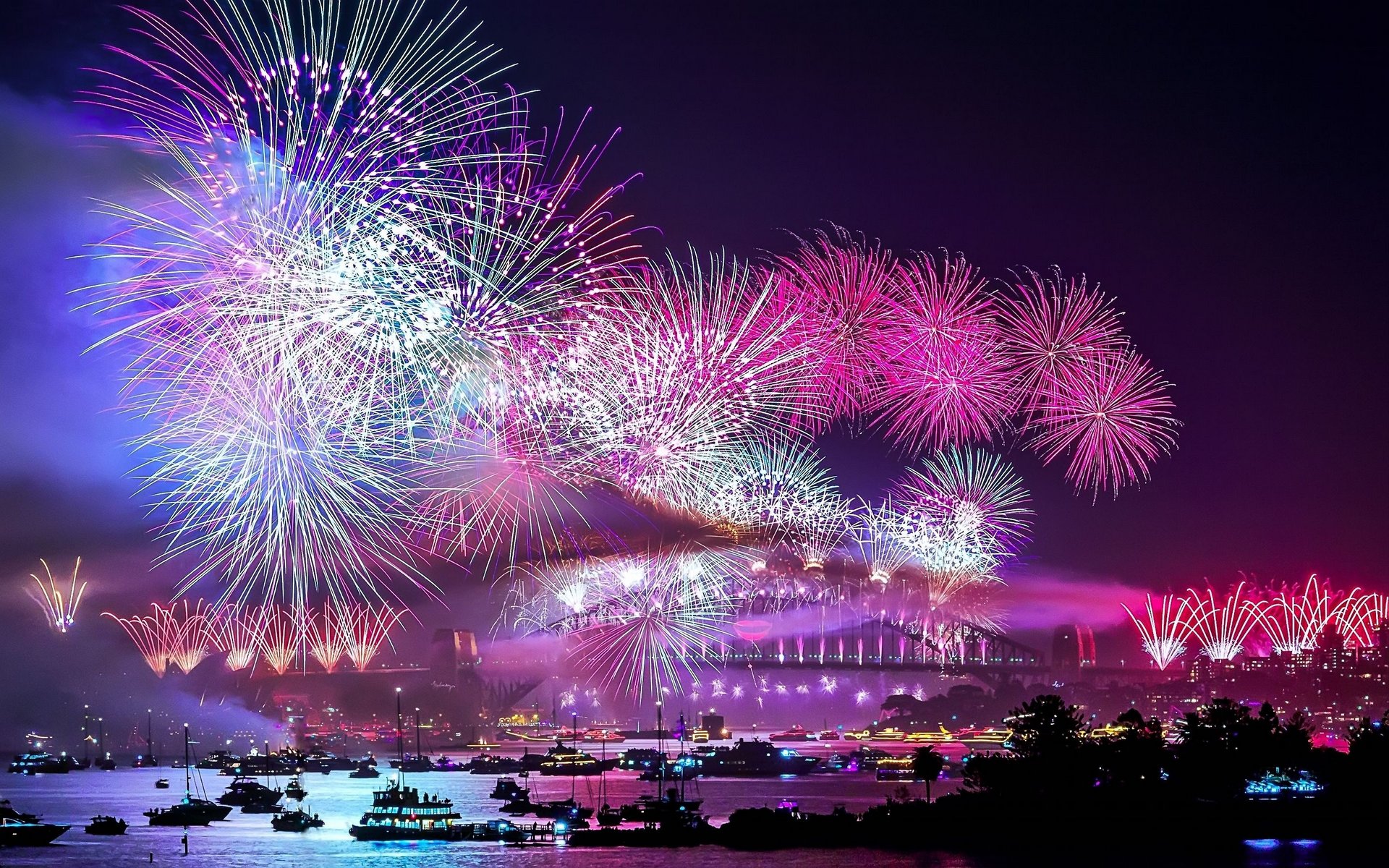 30 Spectacular Fireworks Photos Wallpapers Hd For Desktop - High Resolution Fireworks Background - HD Wallpaper 