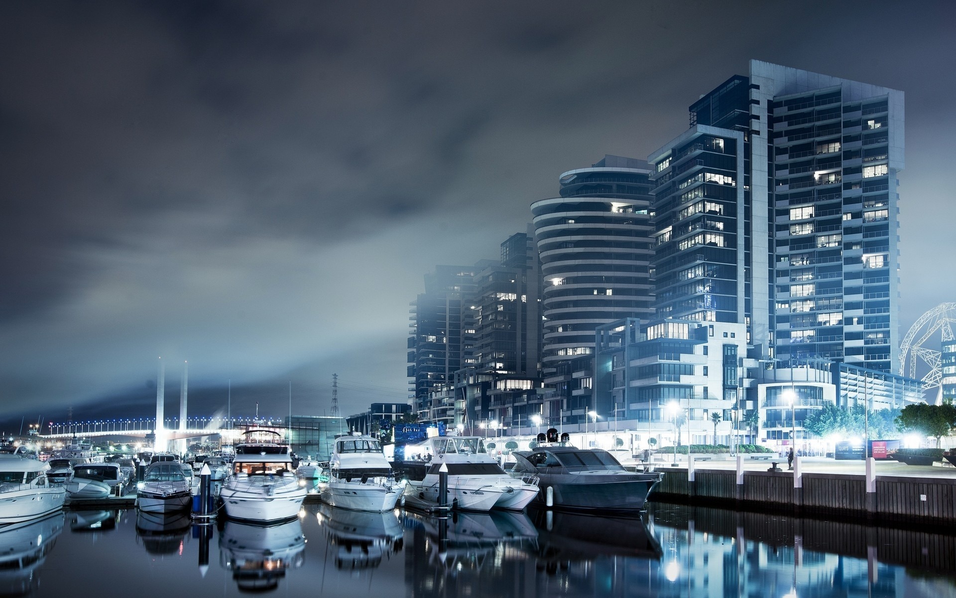 Cloudy City - HD Wallpaper 