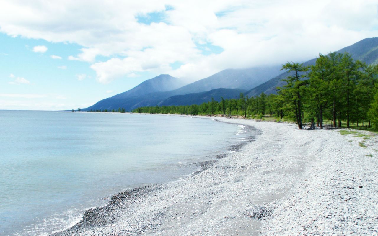 Lake Baikal Beach Wallpaper Hd - Lake Beach - HD Wallpaper 