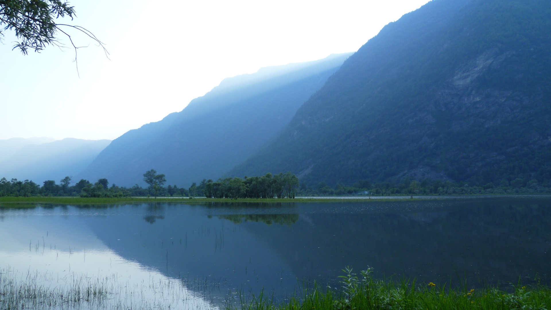 Wallpaper Lake Baikal Siberia Mountain - Lake Baikal Hd - HD Wallpaper 