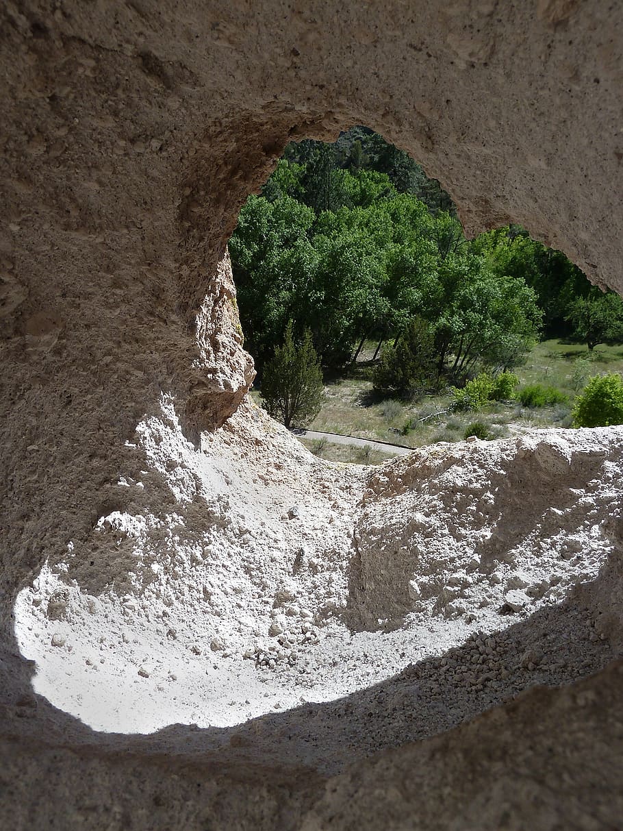 Rock Hole, Desert, Bandelier National Monument, New - Bandelier National Monument - HD Wallpaper 