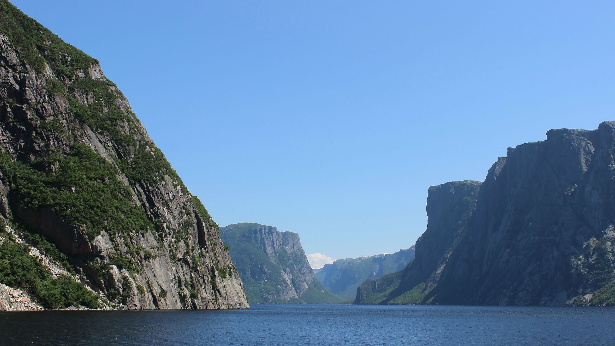 Western Brook Pond Fjord Wallpaper - Western Brook Pond - HD Wallpaper 