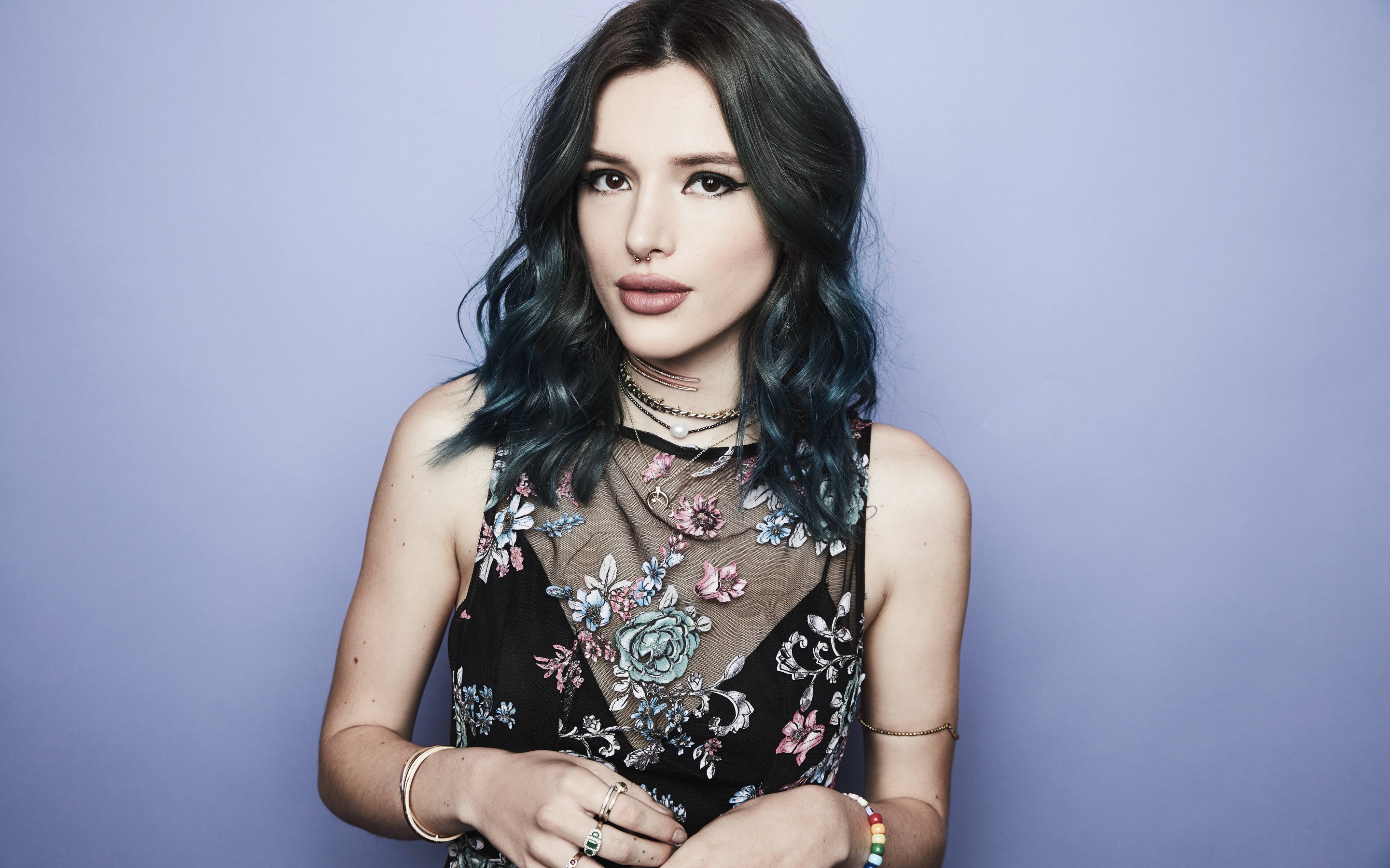 Bella Thorne Dark Brown Hair - HD Wallpaper 