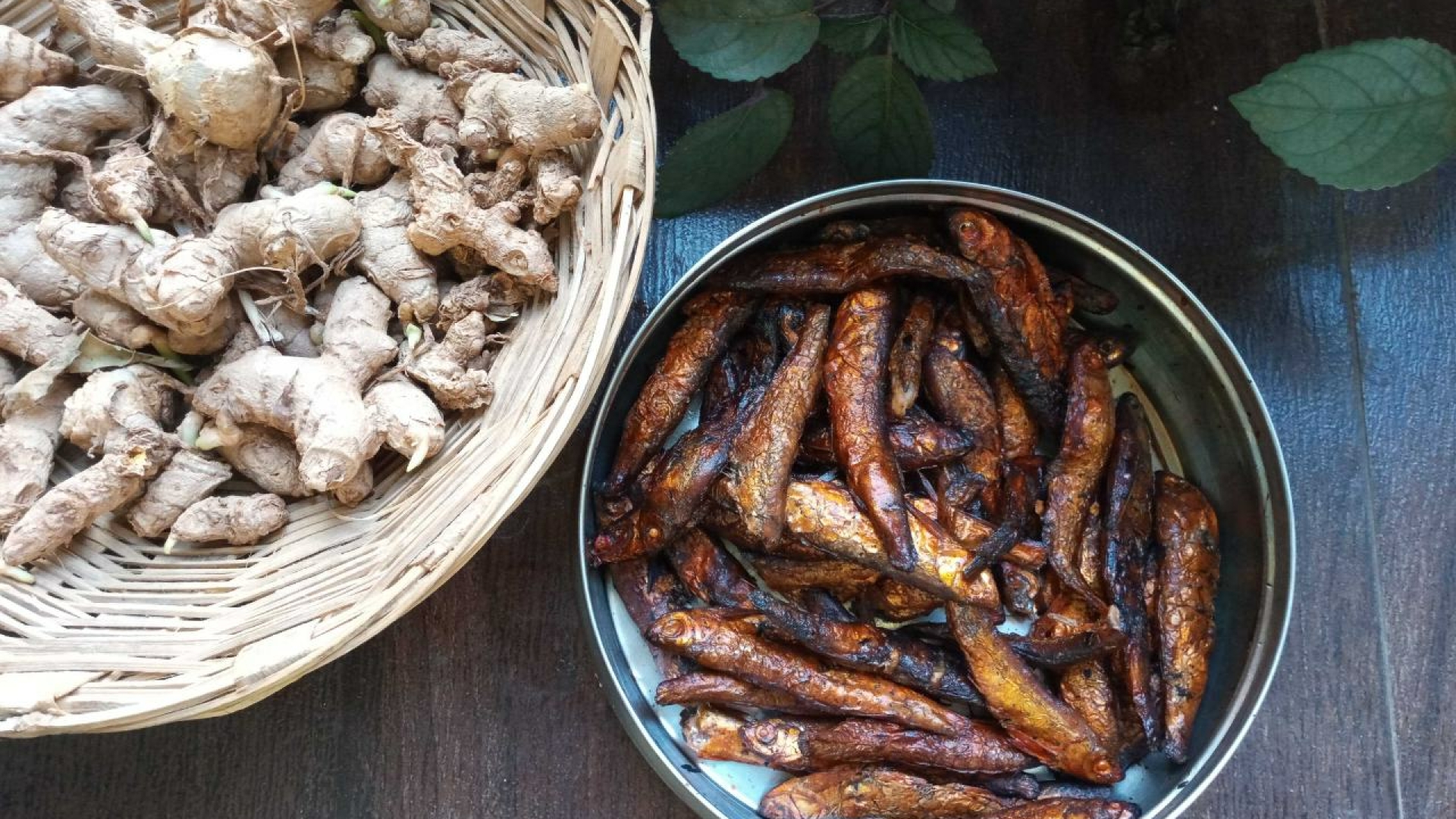 Bhajli Masoli/ Bhumi Huyi Machli - Smoked Fish - HD Wallpaper 