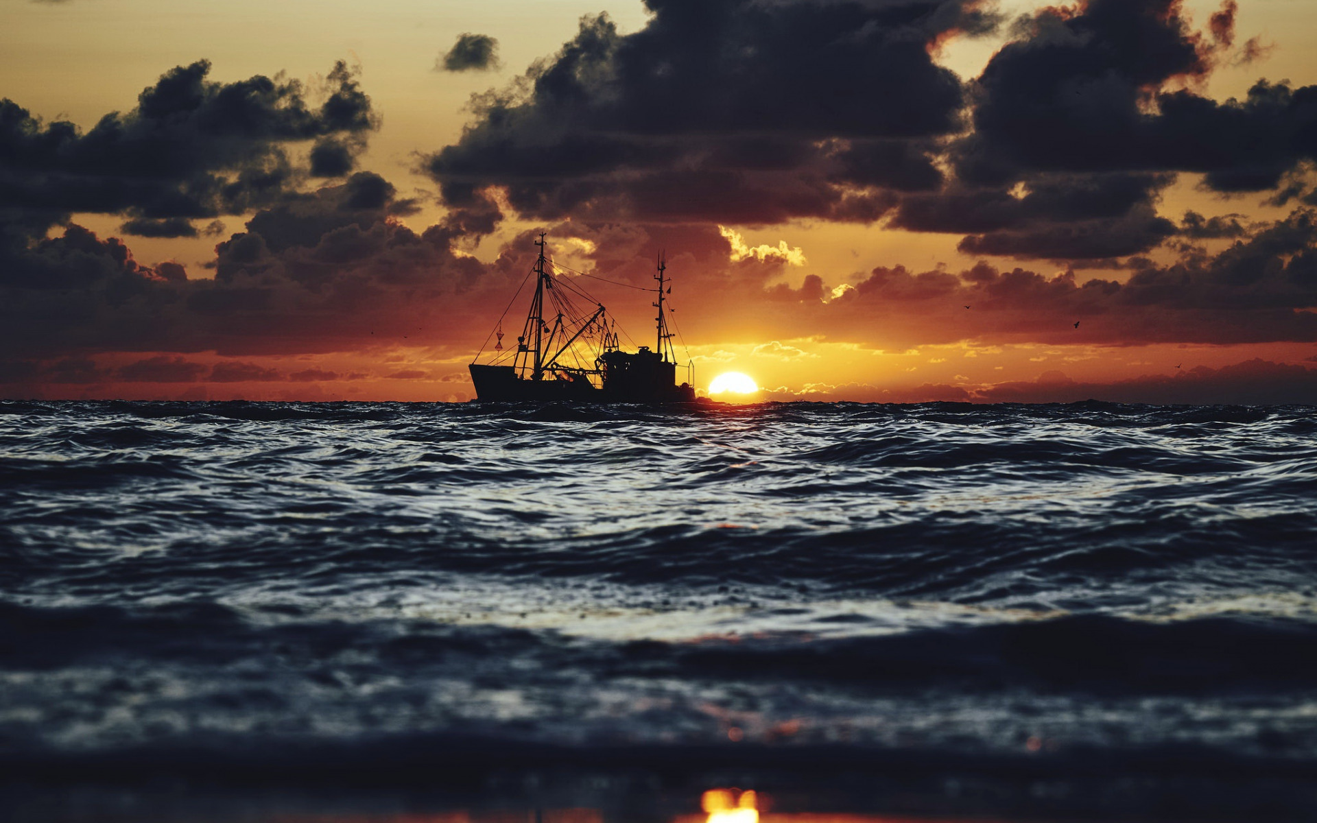 Fishing Boat, Sunset, Evening, Seascape, Waves, Sea, - High Resolution Sunset Boat - HD Wallpaper 