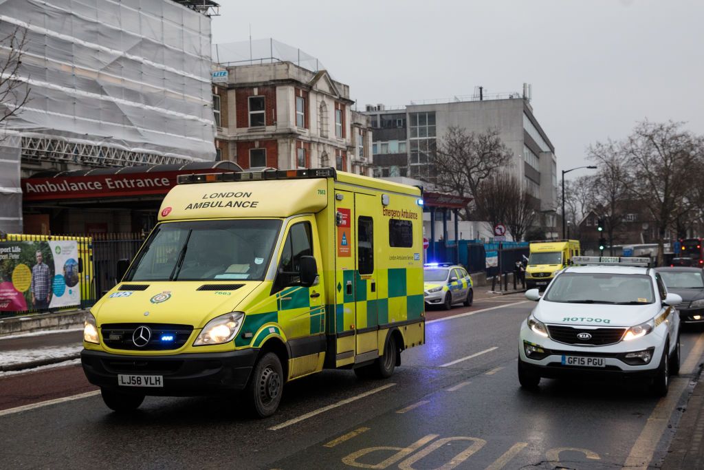 Gettyimages-926194656 - Ambulance - HD Wallpaper 