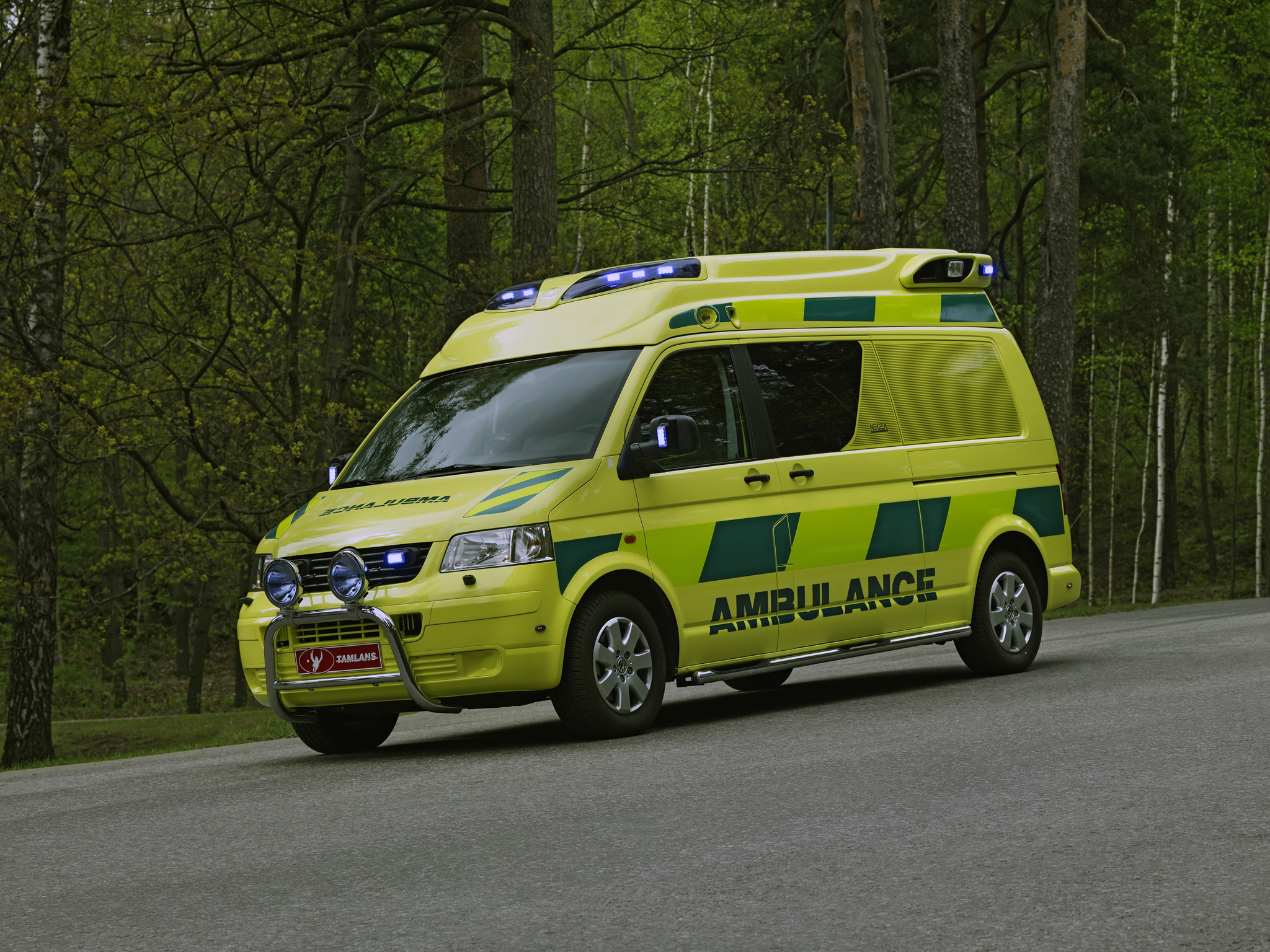 Ambulance Wallpaper - HD Wallpaper 