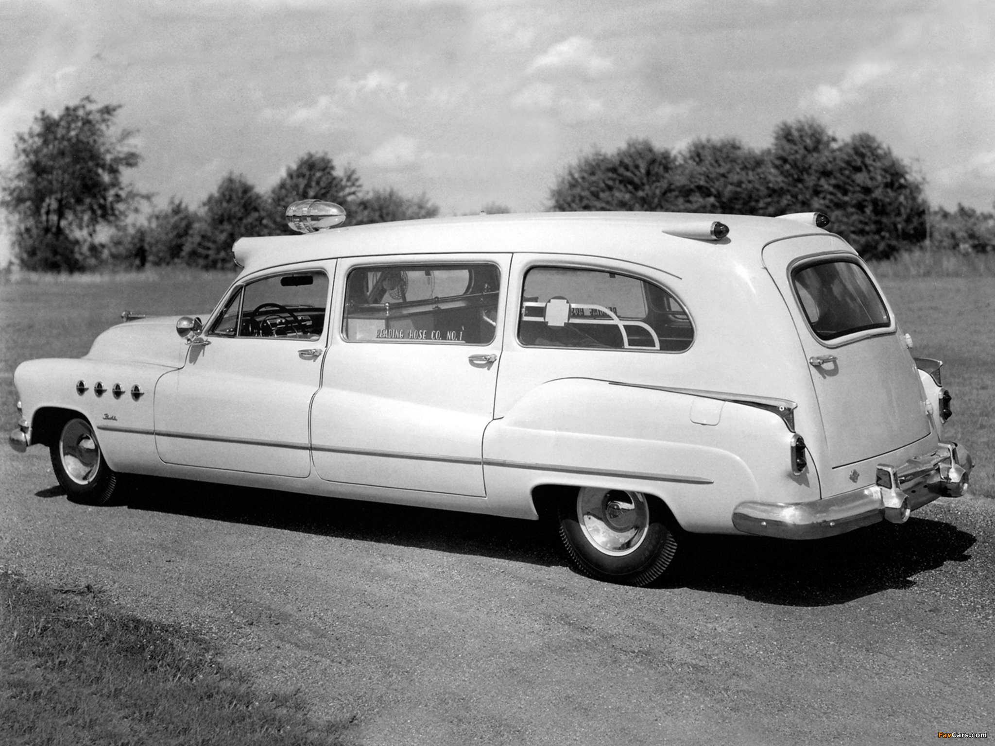 Flxible-buick Premier Ambulance 1952 Wallpapers - 1949 Buick Roadmaster Ambulance - HD Wallpaper 