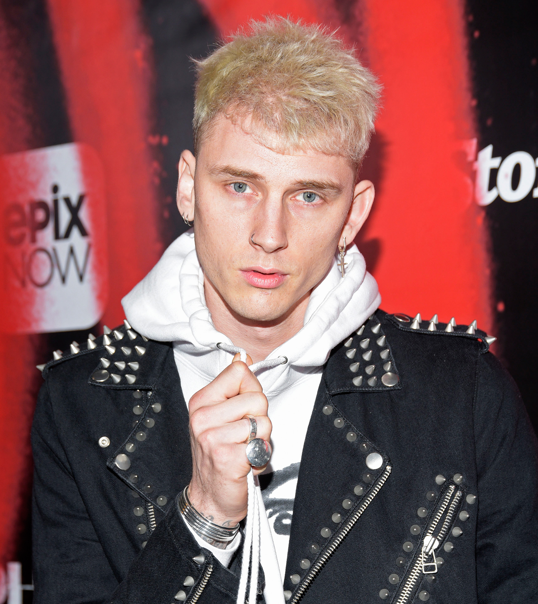 Machine Gun Kelly 2019 Photoshoot - HD Wallpaper 