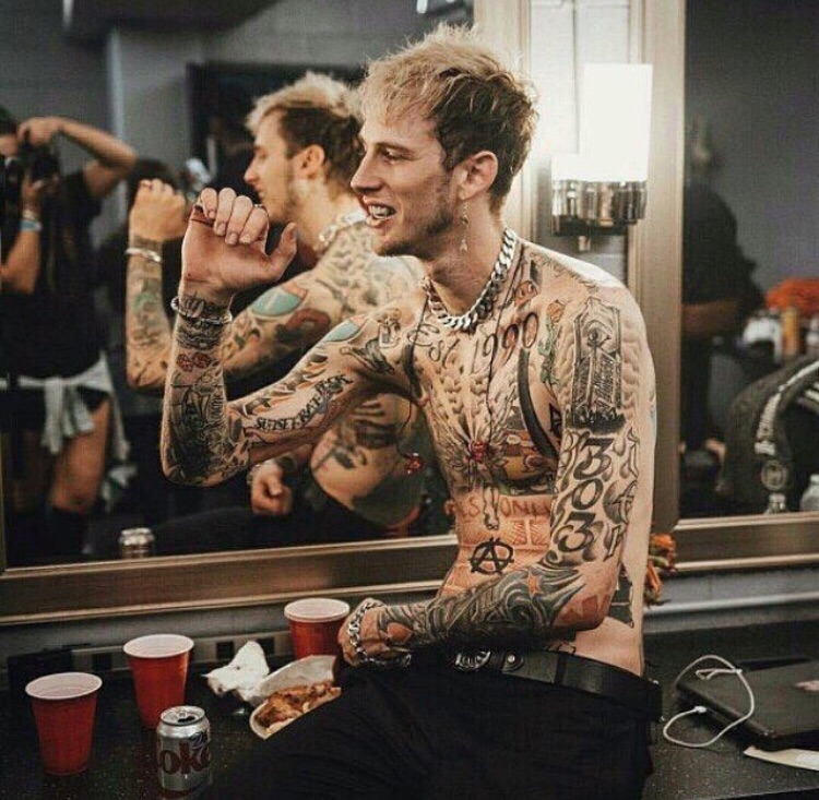 Colson Baker, Machine Gun Kelly And Smgk - Machine Gun Kelly Colson Baker - HD Wallpaper 