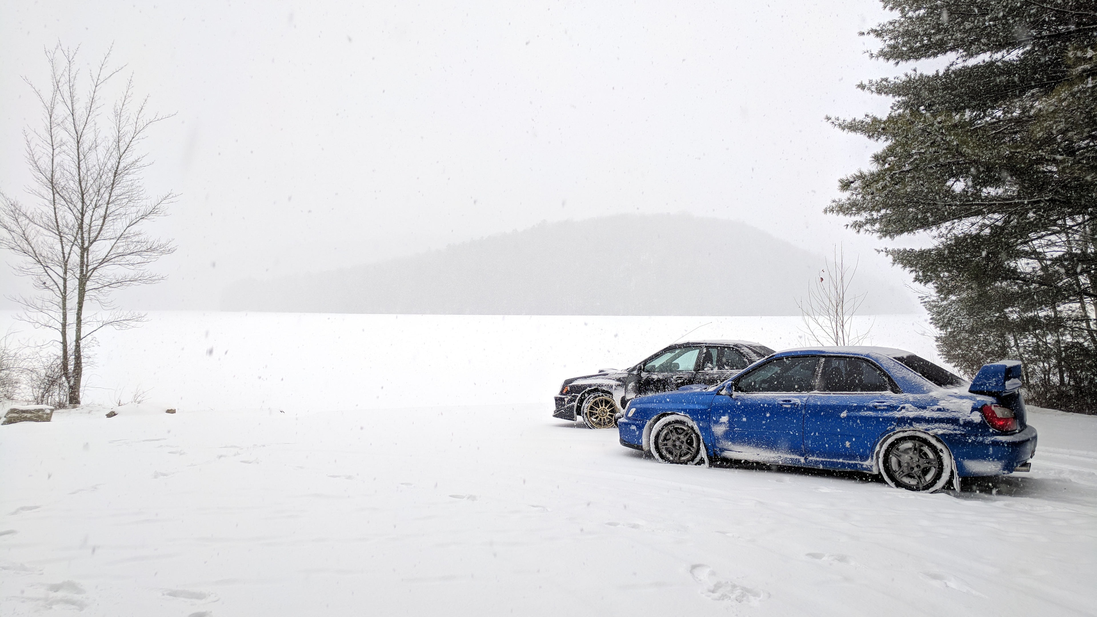 Snowy Subarus - HD Wallpaper 