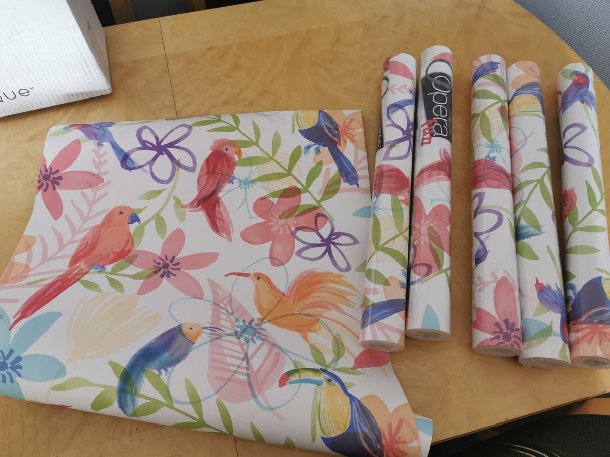 Gorgeous Colourful Bird Wallpaper X6 Rolls - Floral Design - HD Wallpaper 