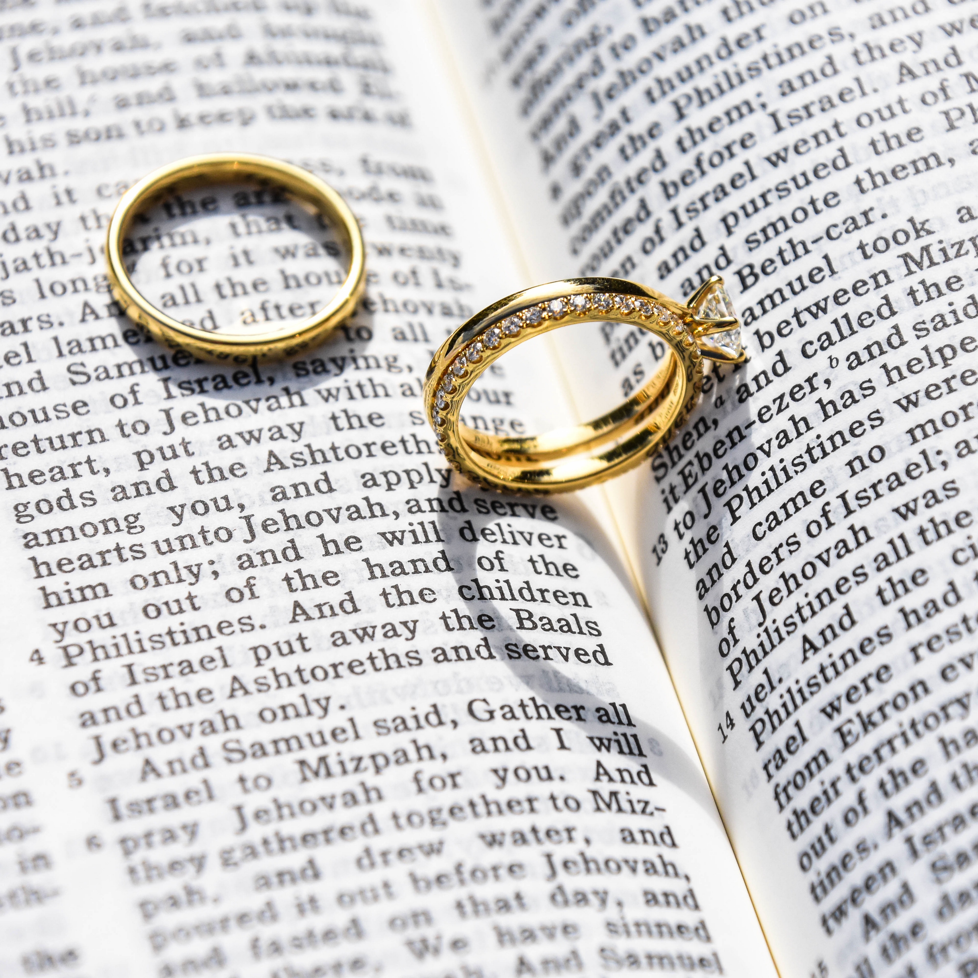 Wallpaper Rings, Jewelry, Book - Matthew 19 6 Bible With Rings - HD Wallpaper 
